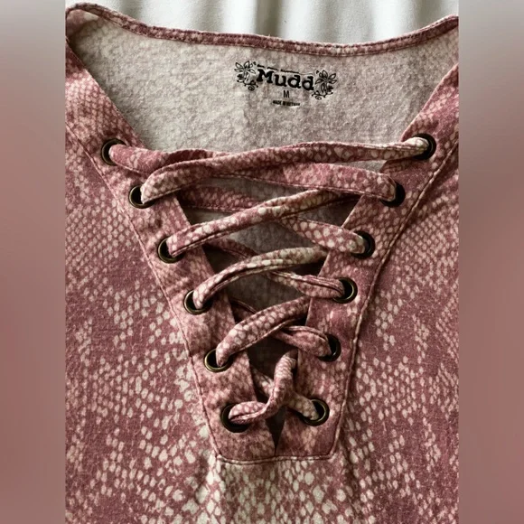 Mudd pink snakeprint top 🛍️ 4/$15 Bundle and Save 📦 - Picture 5 of 5